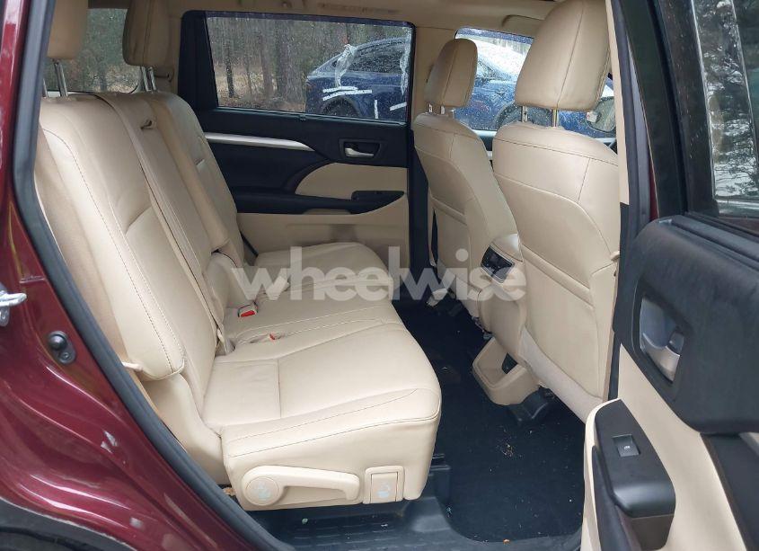 Photo 8 of 2016 Toyota Highlander XLE V6 (VIN 5TDJKRFH6GS316123)