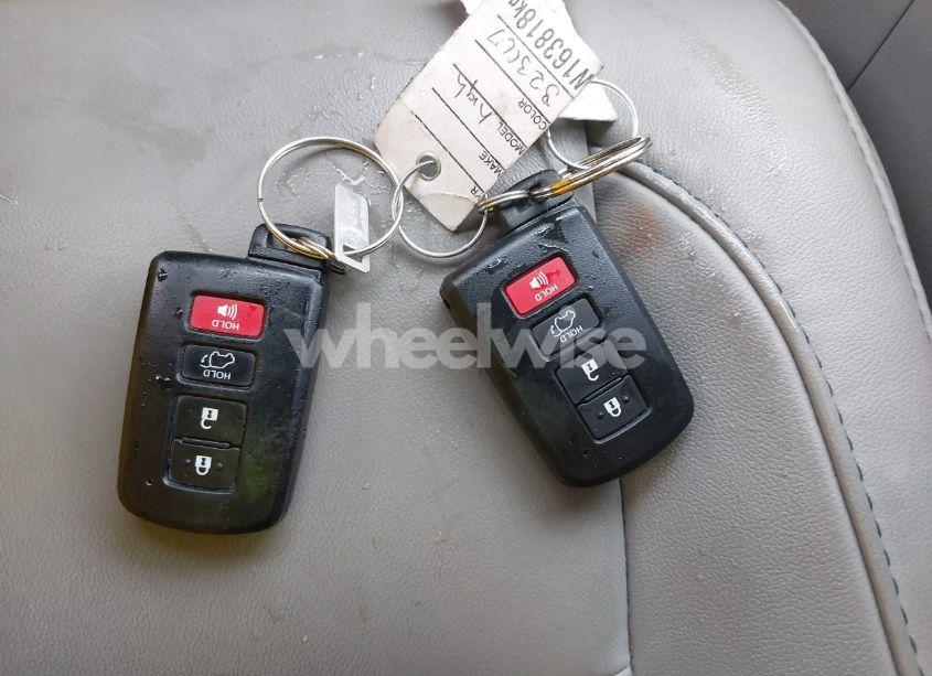 Photo 11 of 2016 Toyota Highlander XLE V6 (VIN 5TDJKRFH6GS323167)