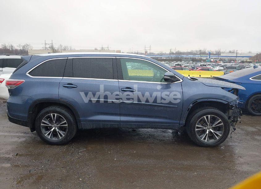 Photo 13 of 2016 Toyota Highlander XLE V6 (VIN 5TDJKRFH6GS323167)