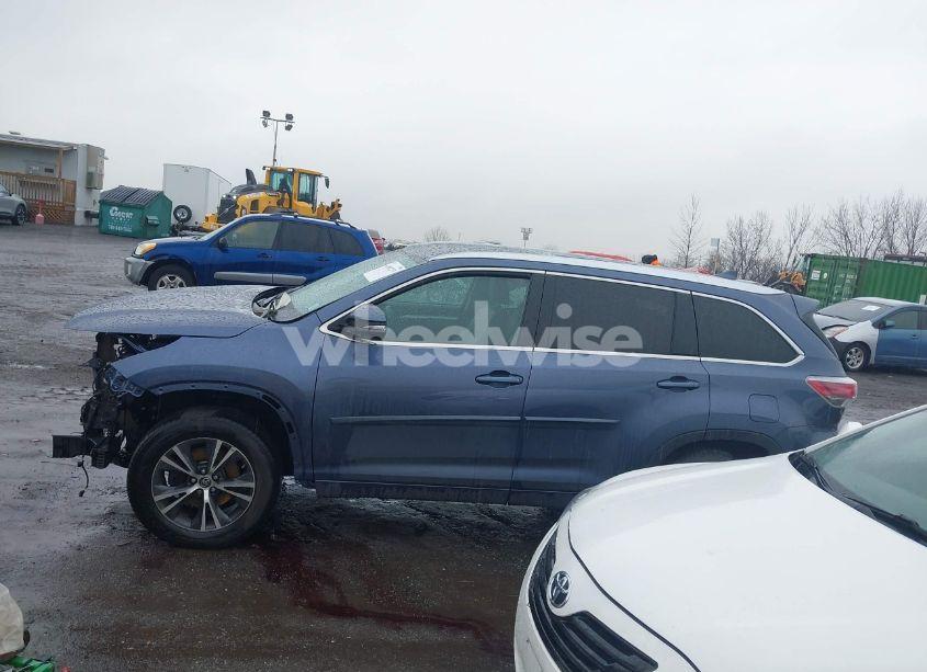 Photo 14 of 2016 Toyota Highlander XLE V6 (VIN 5TDJKRFH6GS323167)