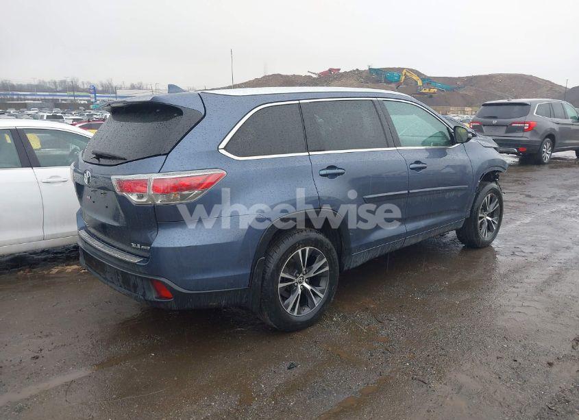 Photo 4 of 2016 Toyota Highlander XLE V6 (VIN 5TDJKRFH6GS323167)
