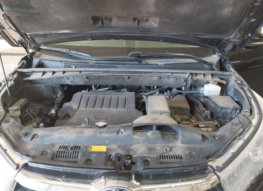 Photo 10 of 2016 Toyota Highlander XLE V6 (VIN 5TDJKRFH6GS343614)