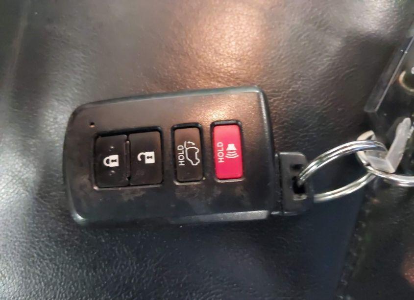 Photo 11 of 2016 Toyota Highlander XLE V6 (VIN 5TDJKRFH6GS343614)