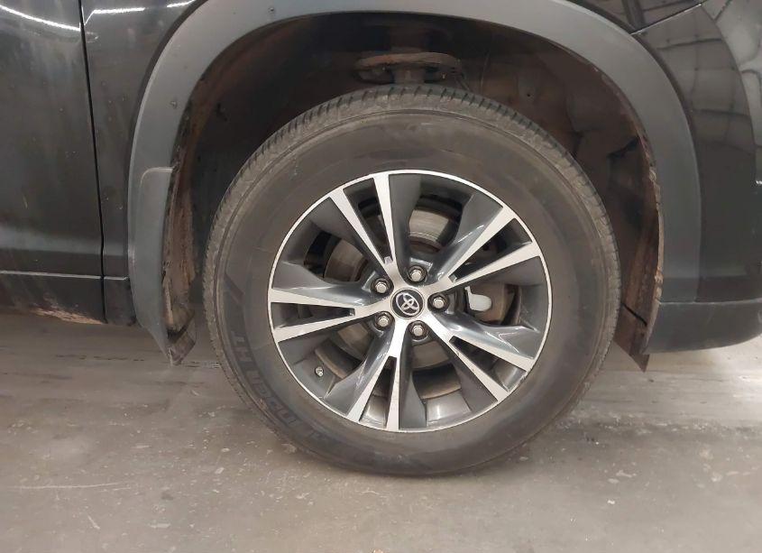 Photo 12 of 2016 Toyota Highlander XLE V6 (VIN 5TDJKRFH6GS343614)