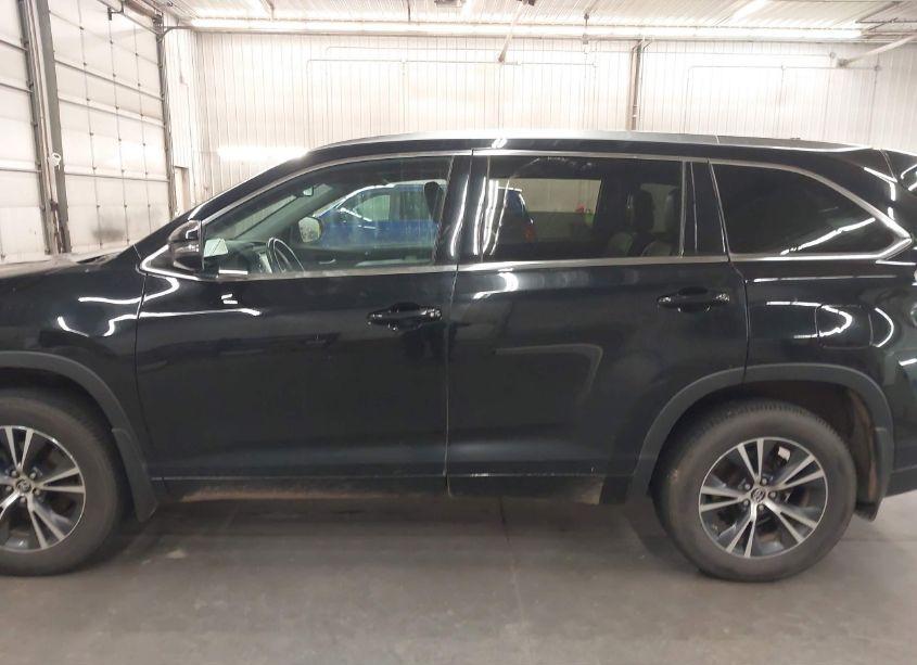 Photo 15 of 2016 Toyota Highlander XLE V6 (VIN 5TDJKRFH6GS343614)