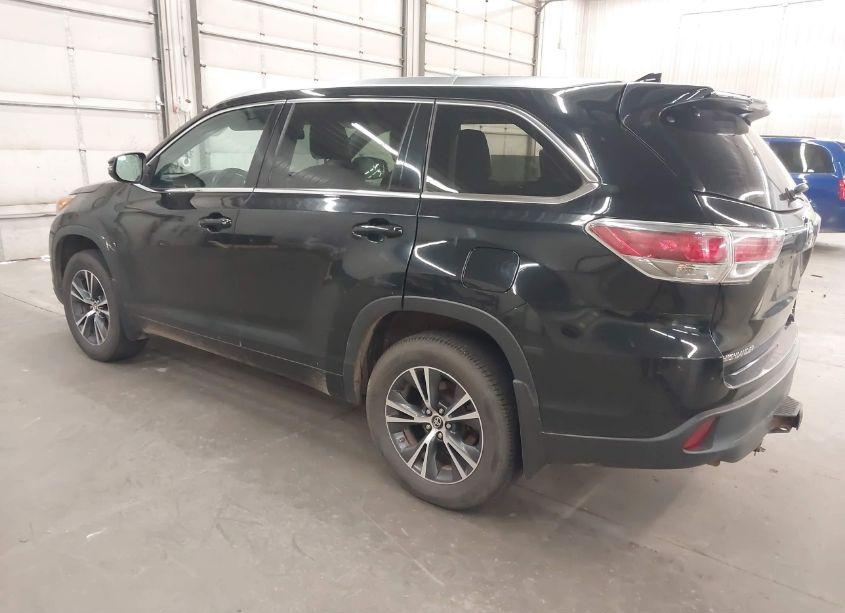 Photo 3 of 2016 Toyota Highlander XLE V6 (VIN 5TDJKRFH6GS343614)