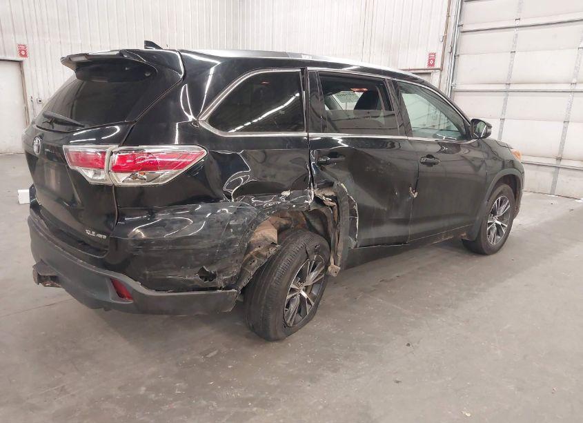 Photo 4 of 2016 Toyota Highlander XLE V6 (VIN 5TDJKRFH6GS343614)