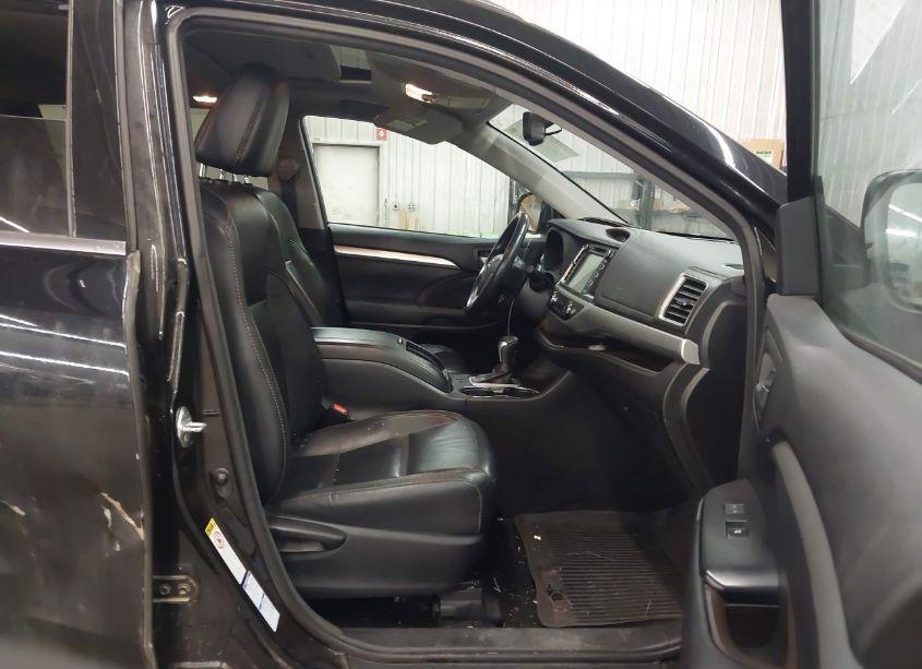 Photo 5 of 2016 Toyota Highlander XLE V6 (VIN 5TDJKRFH6GS343614)