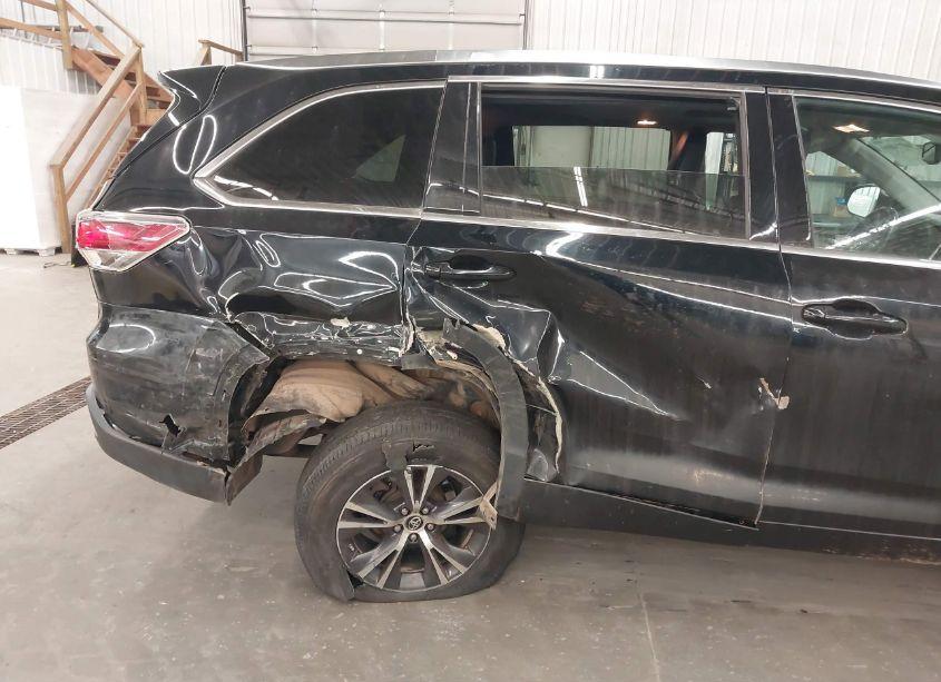 Photo 6 of 2016 Toyota Highlander XLE V6 (VIN 5TDJKRFH6GS343614)
