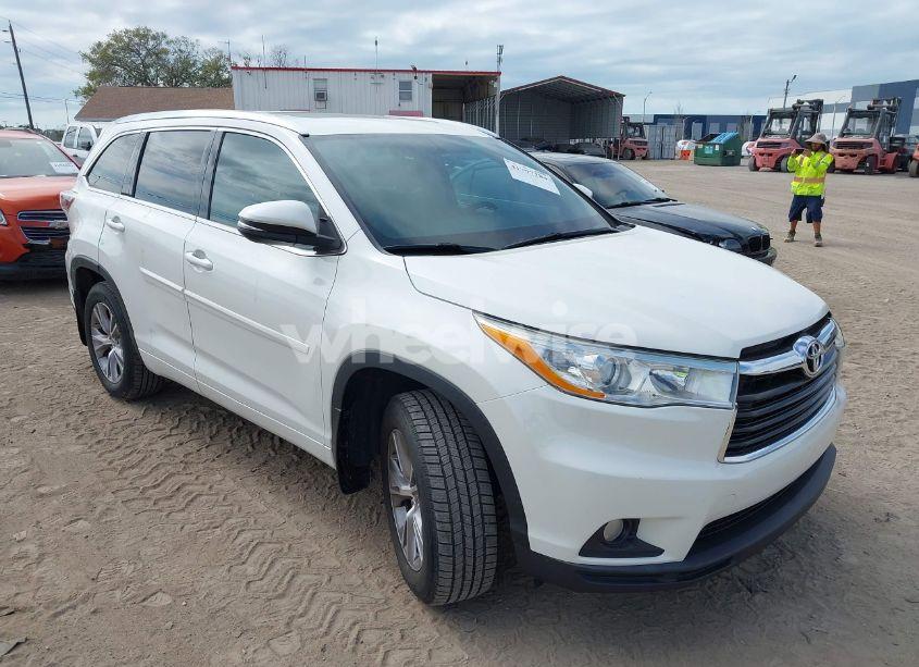 2014 Toyota Highlander XLE V6 (VIN 5TDJKRFH7ES070745) main photo