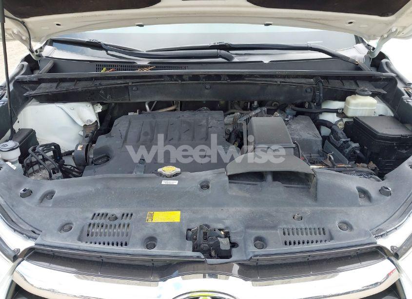 Photo 10 of 2014 Toyota Highlander XLE V6 (VIN 5TDJKRFH7ES070745)