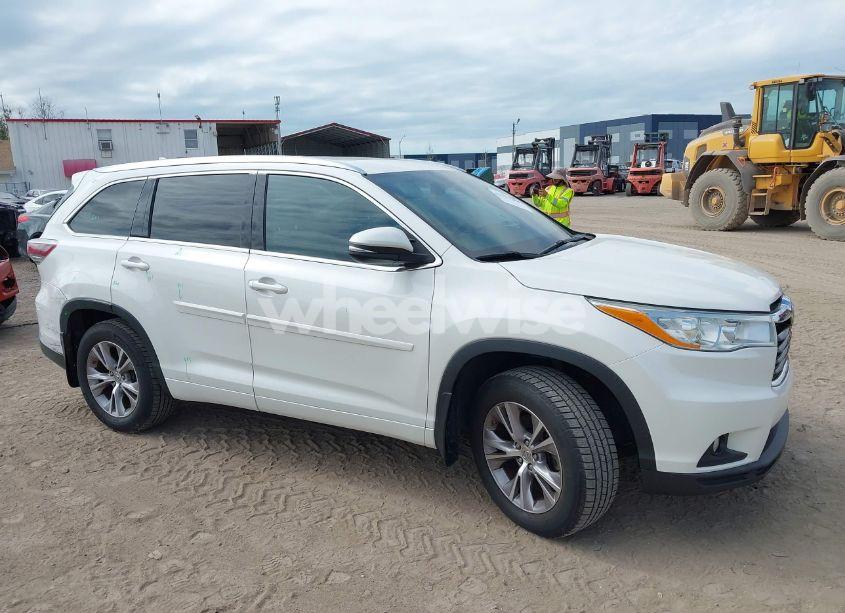 Photo 13 of 2014 Toyota Highlander XLE V6 (VIN 5TDJKRFH7ES070745)