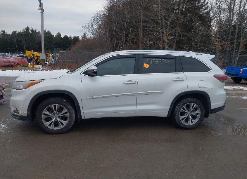 Photo 12 of 2015 Toyota Highlander XLE (VIN 5TDJKRFH7FS147809)