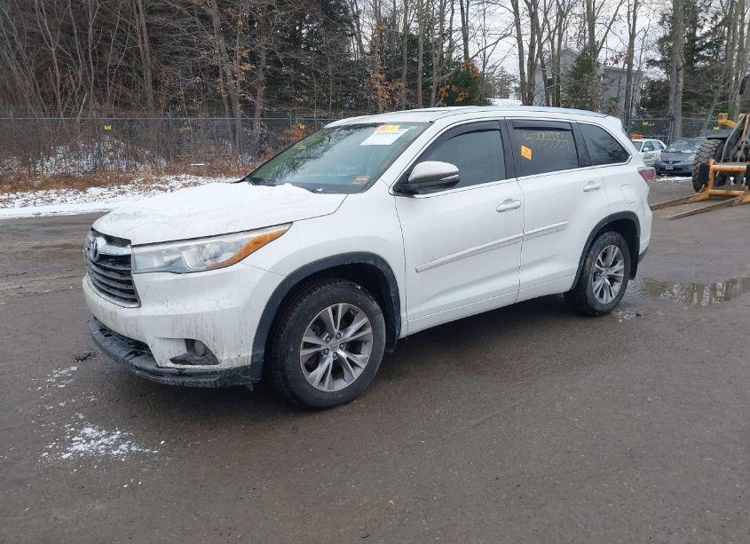 Photo 2 of 2015 Toyota Highlander XLE (VIN 5TDJKRFH7FS147809)