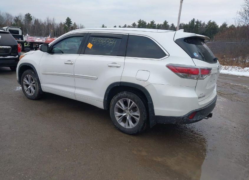 Photo 3 of 2015 Toyota Highlander XLE (VIN 5TDJKRFH7FS147809)