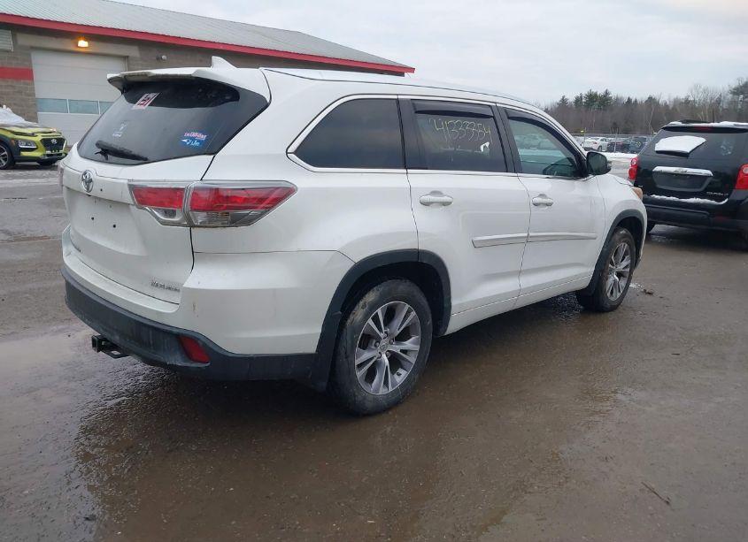 Photo 4 of 2015 Toyota Highlander XLE (VIN 5TDJKRFH7FS147809)
