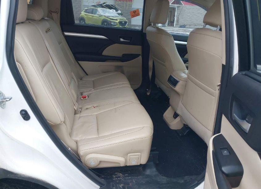 Photo 8 of 2015 Toyota Highlander XLE (VIN 5TDJKRFH7FS147809)