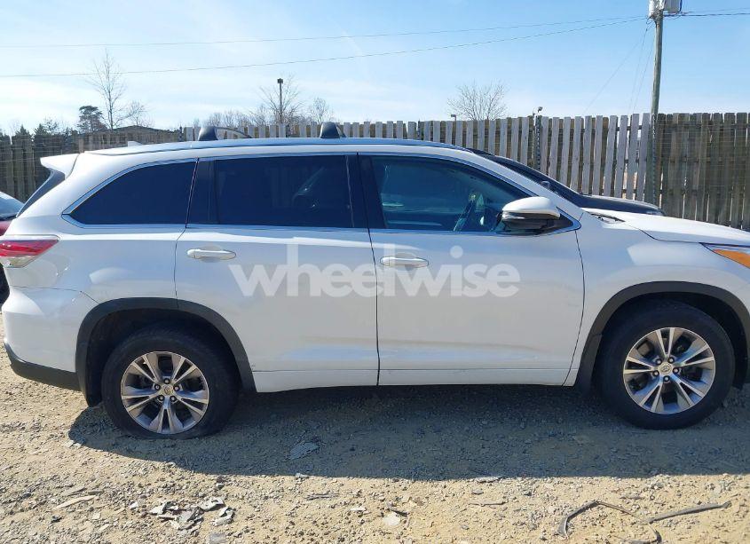 Photo 13 of 2015 Toyota Highlander XLE V6 (VIN 5TDJKRFH7FS177151)