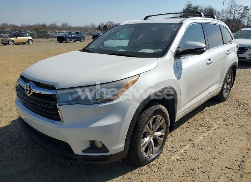 Photo 2 of 2015 Toyota Highlander XLE V6 (VIN 5TDJKRFH7FS177151)