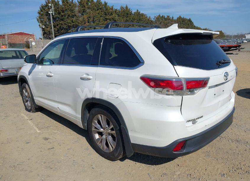 Photo 3 of 2015 Toyota Highlander XLE V6 (VIN 5TDJKRFH7FS177151)