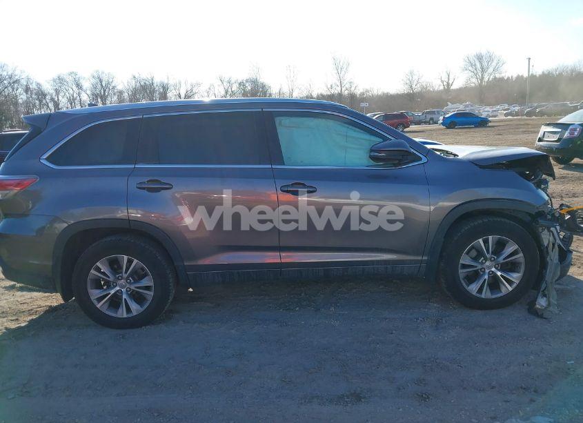 Photo 13 of 2015 Toyota Highlander XLE V6 (VIN 5TDJKRFH7FS179109)