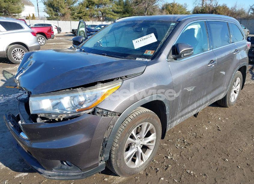 Photo 2 of 2015 Toyota Highlander XLE V6 (VIN 5TDJKRFH7FS179109)