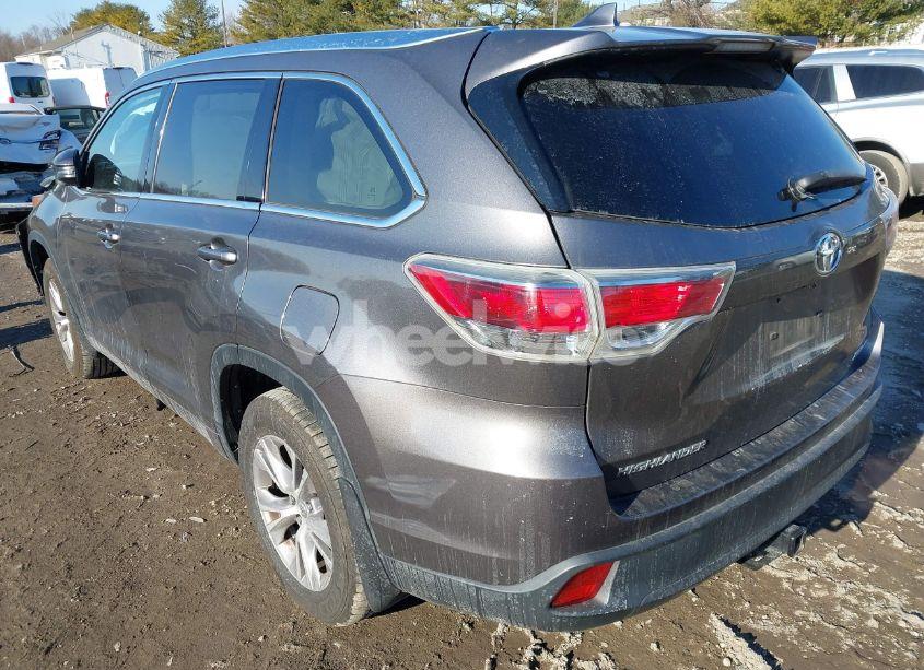 Photo 3 of 2015 Toyota Highlander XLE V6 (VIN 5TDJKRFH7FS179109)