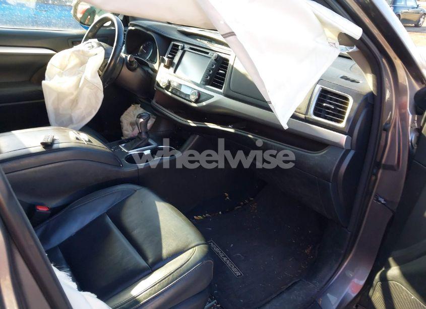 Photo 5 of 2015 Toyota Highlander XLE V6 (VIN 5TDJKRFH7FS179109)