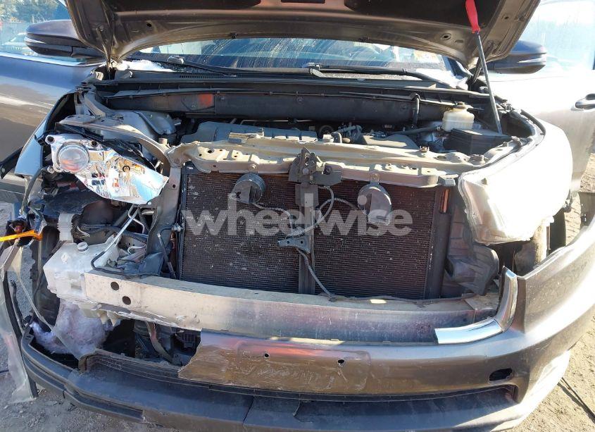 Photo 6 of 2015 Toyota Highlander XLE V6 (VIN 5TDJKRFH7FS179109)