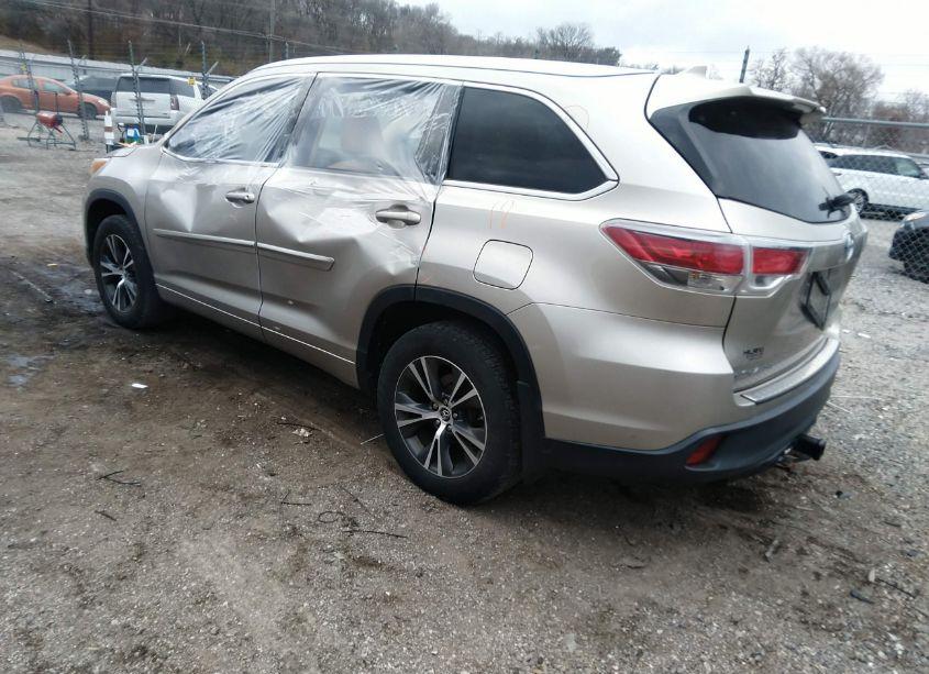 Photo 3 of 2016 Toyota Highlander XLE V6 (VIN 5TDJKRFH7GS227239)