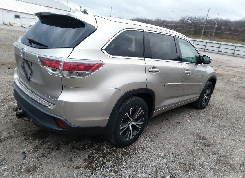 Photo 4 of 2016 Toyota Highlander XLE V6 (VIN 5TDJKRFH7GS227239)
