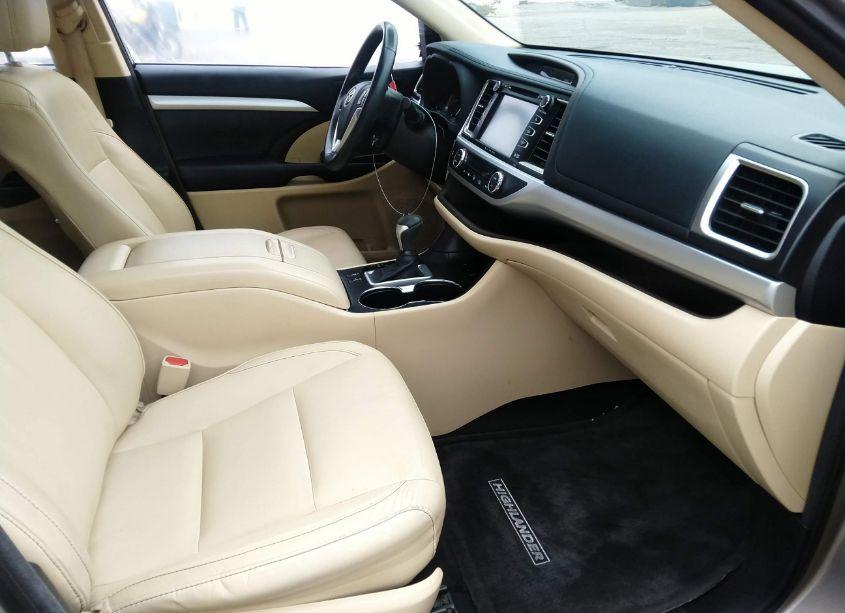 Photo 5 of 2016 Toyota Highlander XLE V6 (VIN 5TDJKRFH7GS227239)