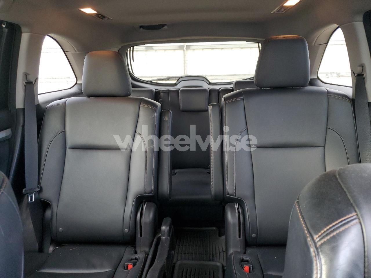 Photo 10 of 2016 TOYOTA HIGHLANDER XLE (VIN 5TDJKRFH7GS252268)