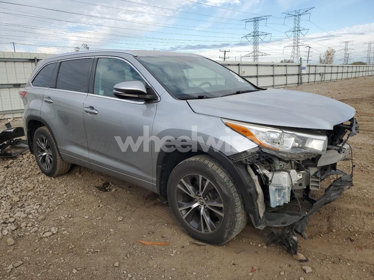 Photo 4 of 2016 TOYOTA HIGHLANDER XLE (VIN 5TDJKRFH7GS252268)