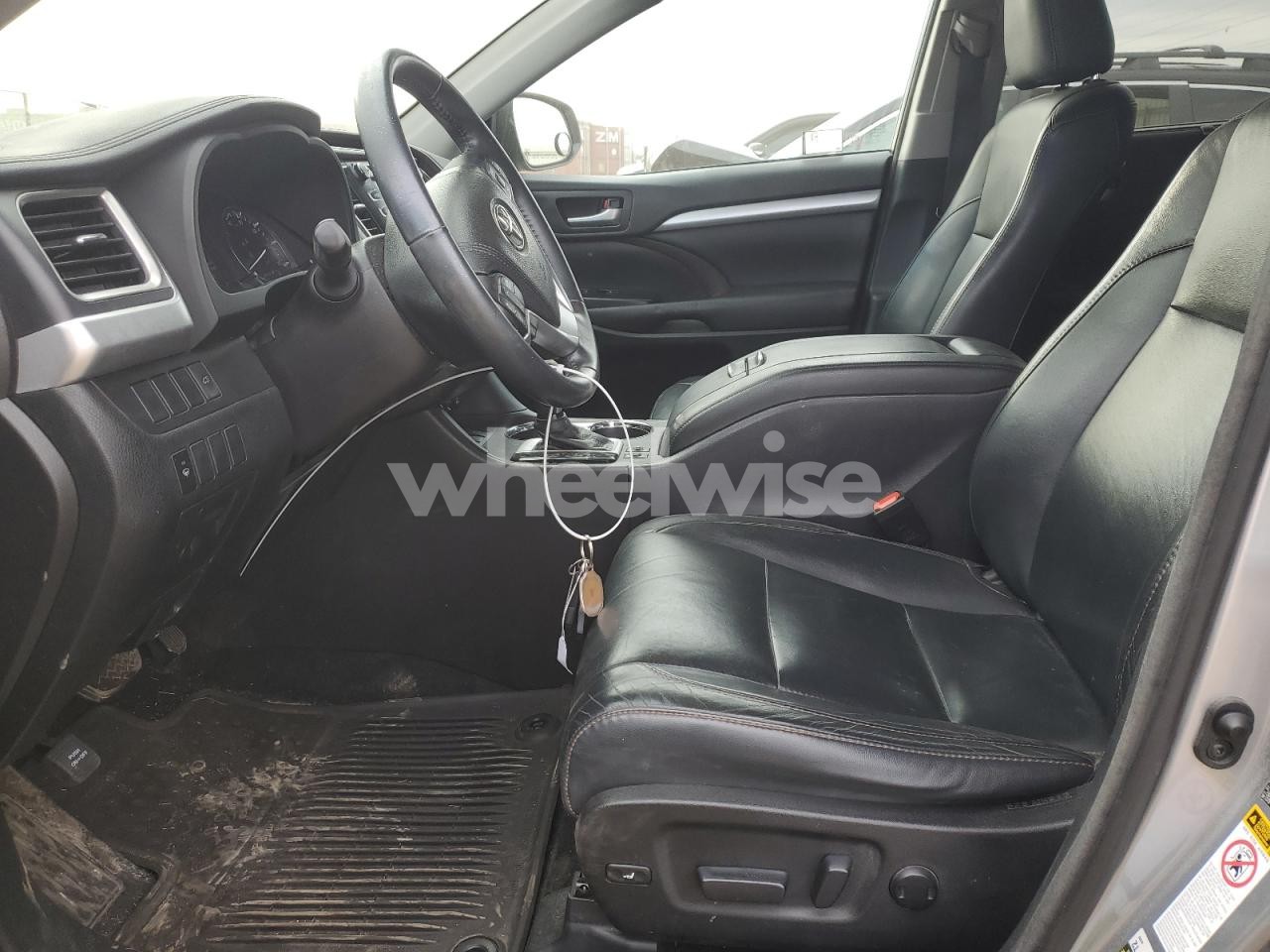 Photo 7 of 2016 TOYOTA HIGHLANDER XLE (VIN 5TDJKRFH7GS252268)