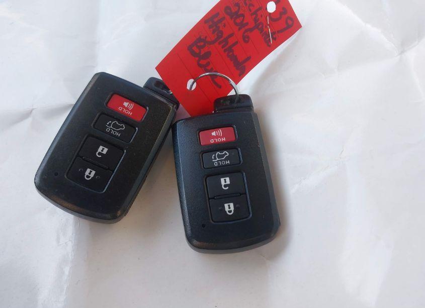 Photo 11 of 2016 Toyota Highlander XLE V6 (VIN 5TDJKRFH7GS290969)