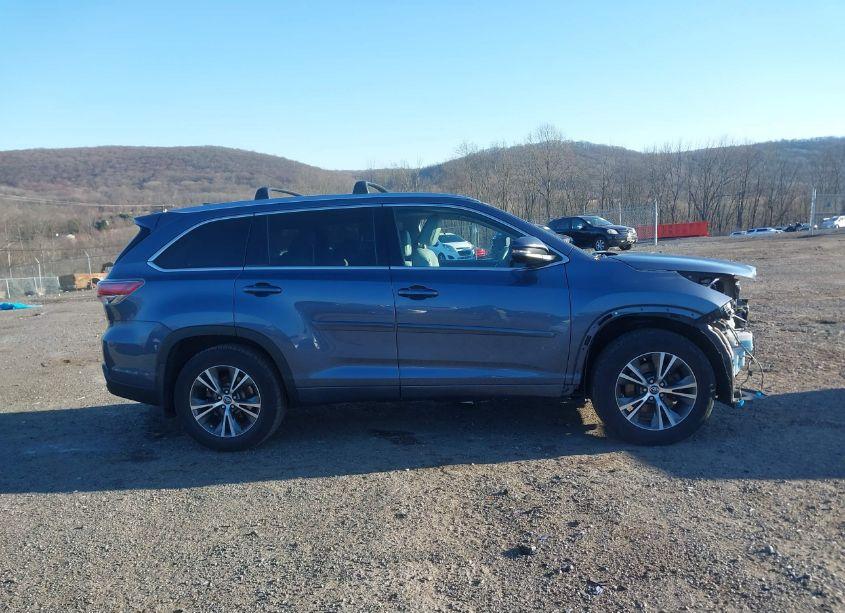 Photo 14 of 2016 Toyota Highlander XLE V6 (VIN 5TDJKRFH7GS290969)