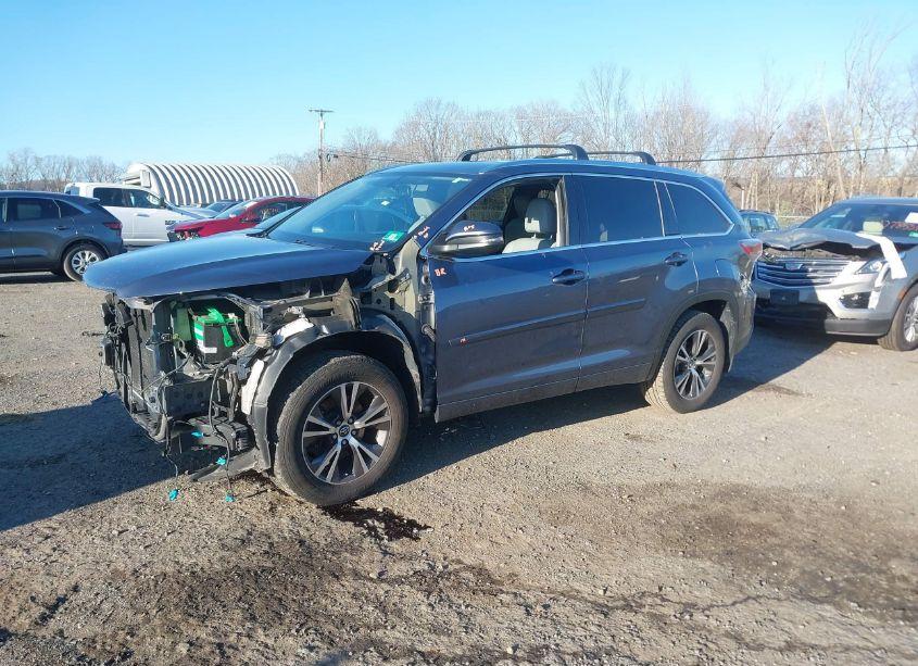 Photo 2 of 2016 Toyota Highlander XLE V6 (VIN 5TDJKRFH7GS290969)