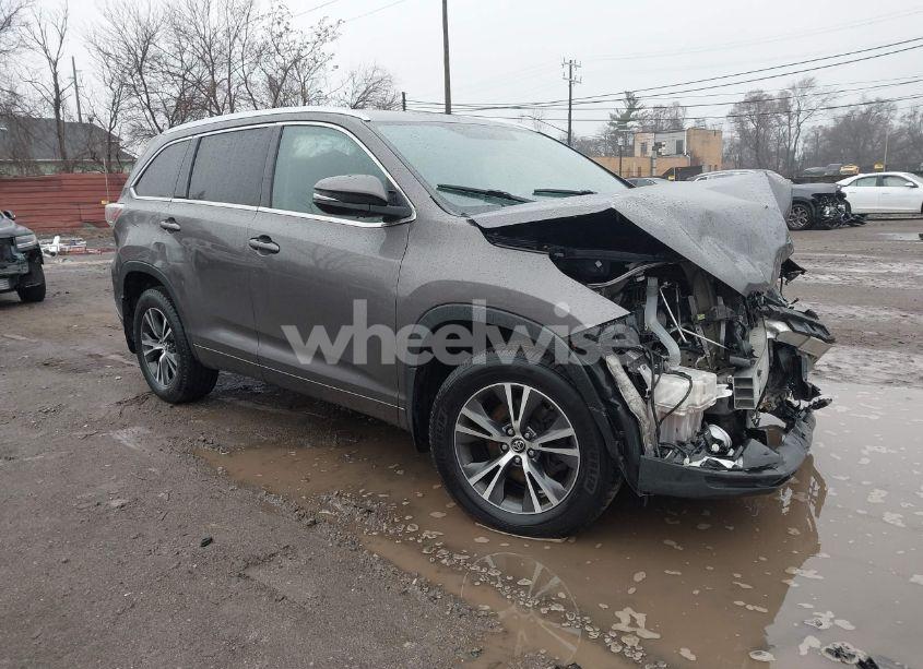 2016 Toyota Highlander XLE V6 (VIN 5TDJKRFH7GS294701) main photo