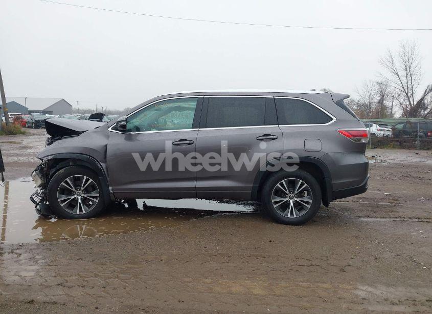 Photo 14 of 2016 Toyota Highlander XLE V6 (VIN 5TDJKRFH7GS294701)