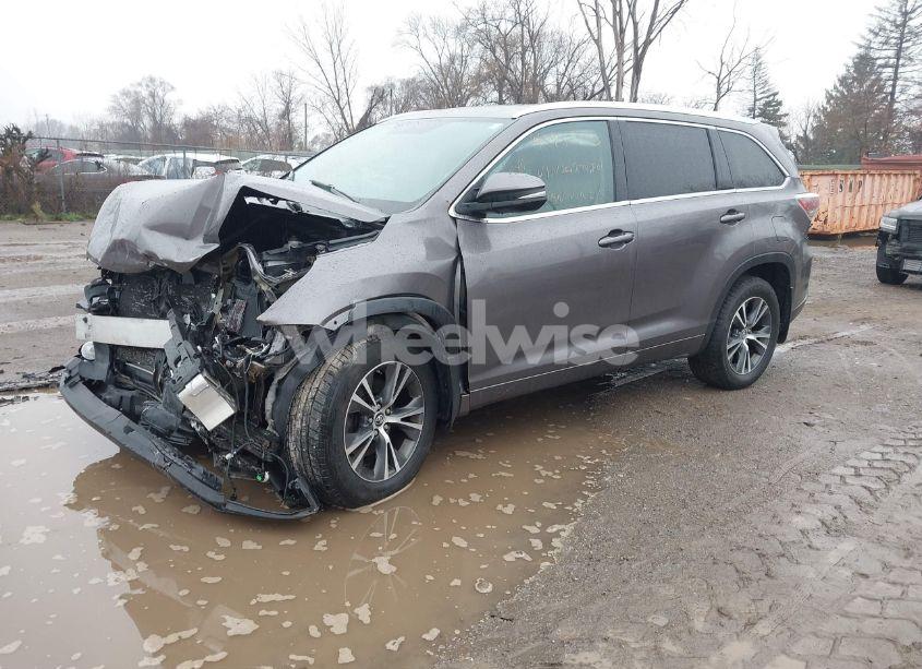 Photo 2 of 2016 Toyota Highlander XLE V6 (VIN 5TDJKRFH7GS294701)