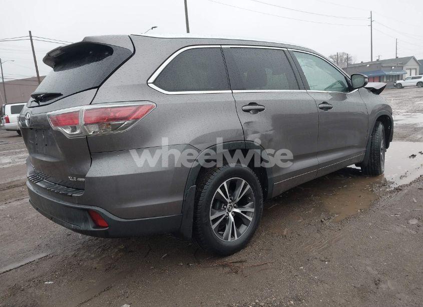 Photo 4 of 2016 Toyota Highlander XLE V6 (VIN 5TDJKRFH7GS294701)