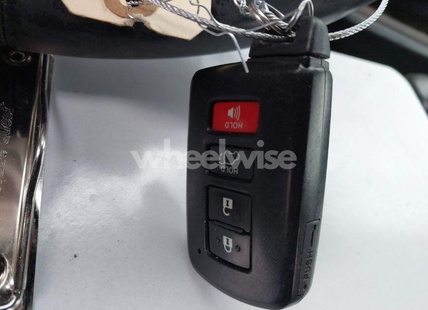 Photo 11 of 2016 Toyota Highlander XLE V6 (VIN 5TDJKRFH7GS321461)