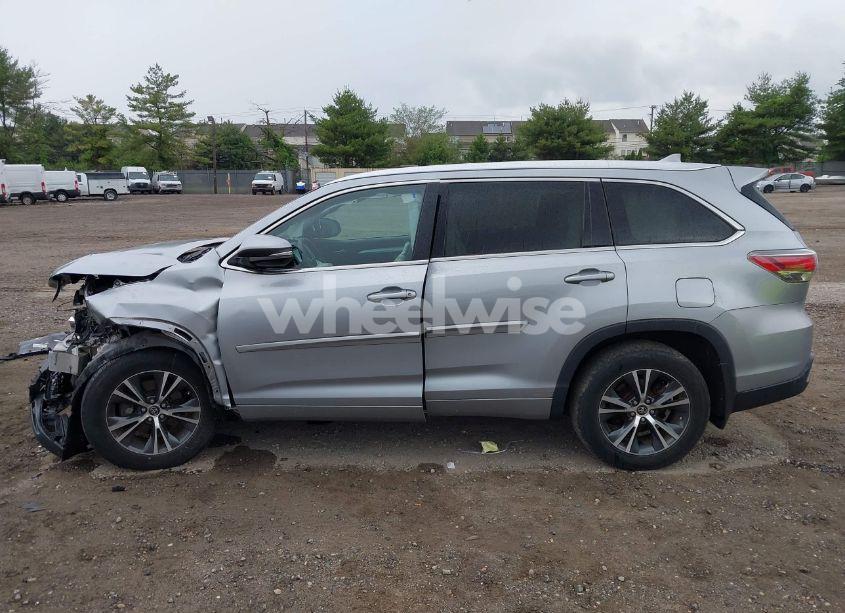 Photo 14 of 2016 Toyota Highlander XLE V6 (VIN 5TDJKRFH7GS321461)