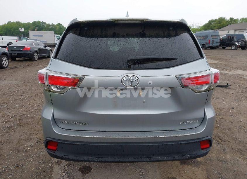 Photo 16 of 2016 Toyota Highlander XLE V6 (VIN 5TDJKRFH7GS321461)