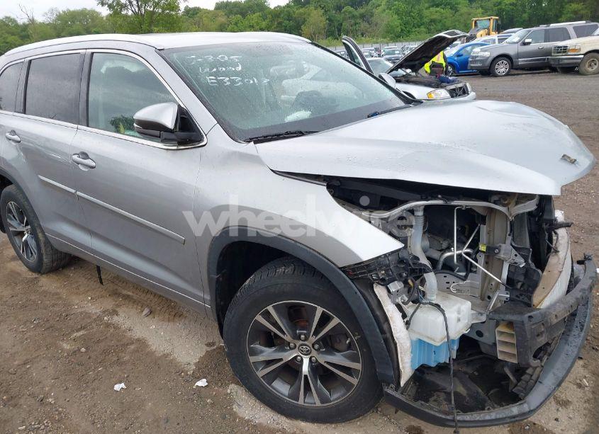 Photo 17 of 2016 Toyota Highlander XLE V6 (VIN 5TDJKRFH7GS321461)