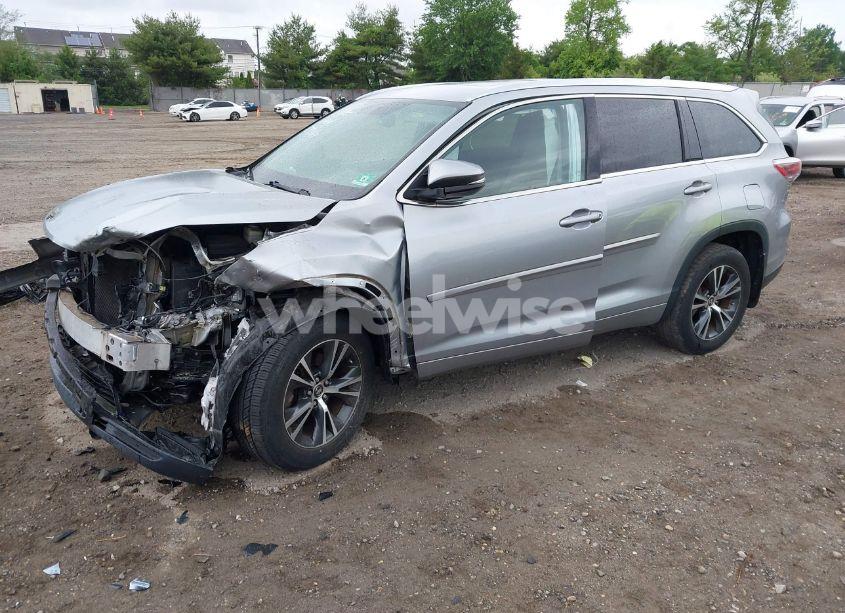 Photo 2 of 2016 Toyota Highlander XLE V6 (VIN 5TDJKRFH7GS321461)