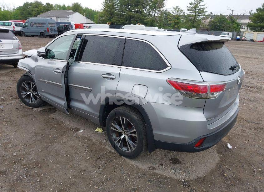 Photo 3 of 2016 Toyota Highlander XLE V6 (VIN 5TDJKRFH7GS321461)