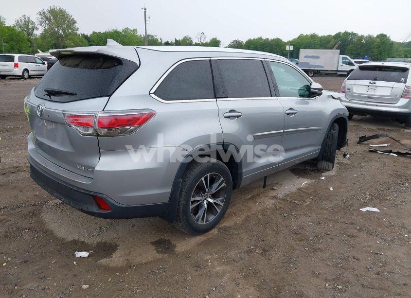 Photo 4 of 2016 Toyota Highlander XLE V6 (VIN 5TDJKRFH7GS321461)
