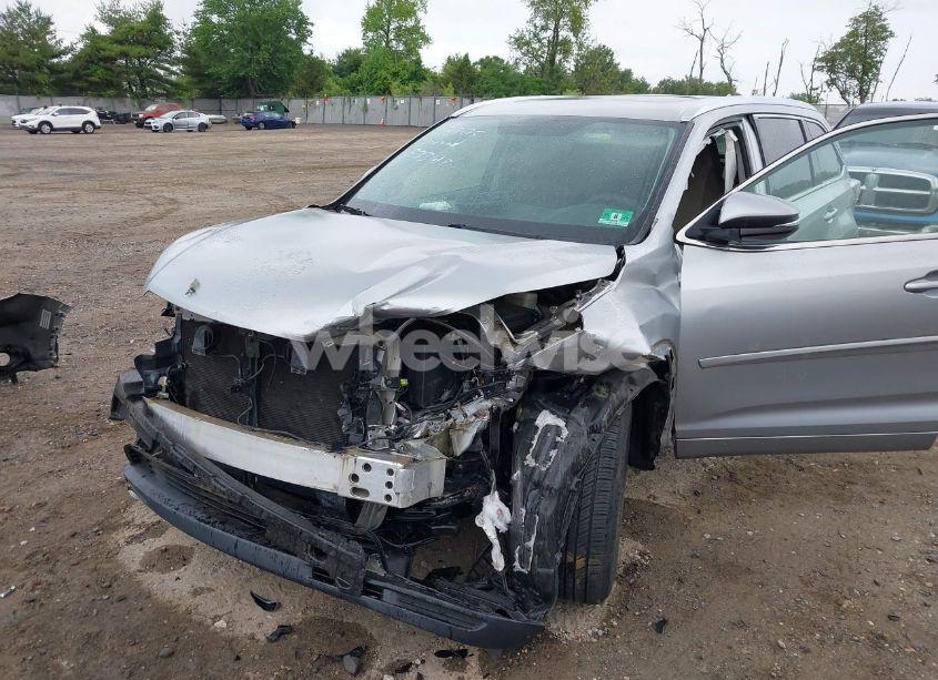 Photo 6 of 2016 Toyota Highlander XLE V6 (VIN 5TDJKRFH7GS321461)